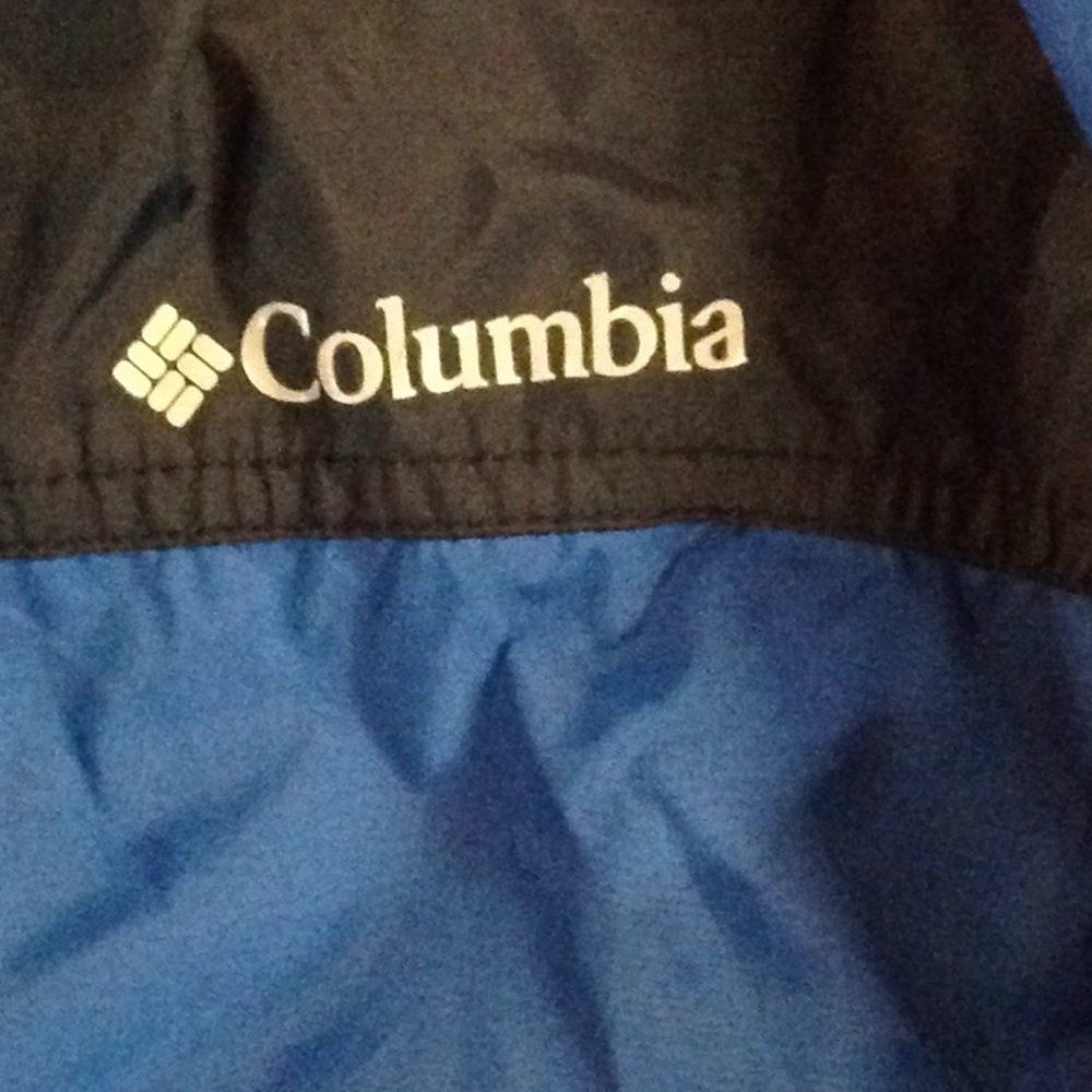 Boys Columbia packable rain jacket - Picture 3 of 3